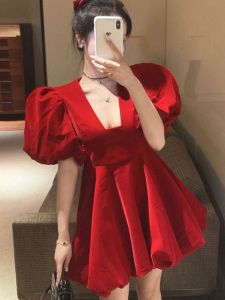 เดรสฟูฟ่องแขนพองสไตล์พระราชวังแนววินเทจเดรสสั้นผ้ากำมะหยี่ใส่แล้ว ดูผอมเพรียวสำหรับฤดูใบไม้ผลิและฤดูใบไม้ร่วง ชุดเดรสสีไวน์แดงสำหรับคนตัว