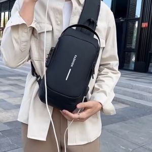 กระเป๋าสะพายข้างผู้ชายกันน้ำพร้อมช่อง USB ปรับสายได้ สไตล์เกาหลี ร้านไทยส่งไว