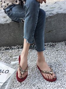 Trendy Flat Bottomed Womens Sandals Summer Outdoor Wear 2025 New Style Rhinestone Versatile Soft Bottom Anti-Slip Beach Slippers