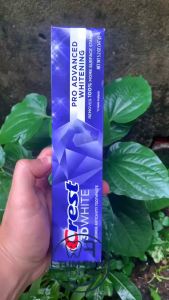 Kem Đánh Răng Làm Trắng Crest 3D White Advanced 147g – Hơi Thở Thơm Mát Răng Sáng Tự Tin Mỗi Ngày