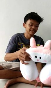 Bantal Leher Kancing Karakter Halus Lembut Terbaru Lucu Bantal Sandaran Mewah Tidur Busa Travel Portabel Mobil Alba Sol Hooded Neck Pillow Bantal Leher kancing