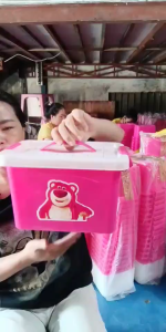 Set thùng nhựa xinh xắn + 10 gói khăn ướt gấu dâu 300g khăn ướt khổ lớn tiện lợi