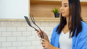 Spatula Jepit 2 in 1 Pencapit Steak Gorengan Roti Serbaguna bahan Nilon Food Grade Tahan Panas Hingga 230°C