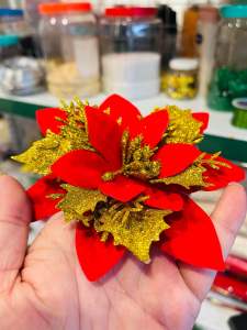 Hoa kim tuyến Đỏ vàng dùng để trang trí cây hoặc làm giỏ quà tặng.