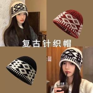 หมวกถักลายสี่เหลี่ยมเก๋ไก๋สไตล์ย้อนยุคสำหรับผู้หญิงในฤดูใบไม้ร่วง/ฤดูหนาว หมวกหนีบเล็ก ปกป้องใบหน้า อบอุ่น สำหรับผู้หญิง