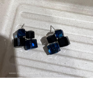 Dark Night Glacier ~ Transparent Gray Crystal Cube Sugar Ear Studs Cold Feeling Female 2024 Spring and Summer New Arrival Niche Style Classy Blogger