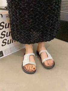 BRONSKI Sandals with a simple design that embellished with diamonds are perfect for casual walks or on the beach. Fits all styles with an outstanding design.