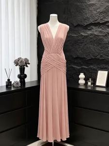 Elegant Luxurious V-Neck Ruffled Long Dress