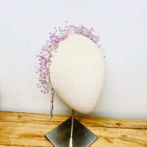 Sepasang mahkota juntai lilac aksen bunga model Anara