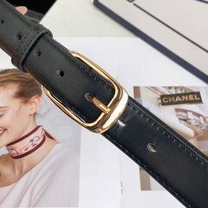 Fashionable Ladys Metal Buckle Waist Belt Business Casual Belt Jeans Versatile Decorative Leather Belt