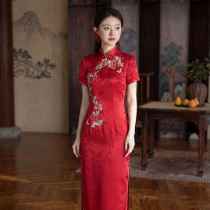 Đầm Cheongsam Cổ Điển Màu Đỏ Hiện Đại