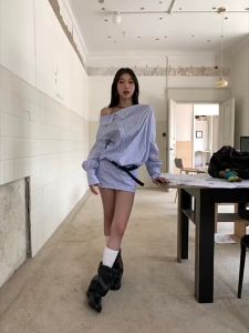 ❣Fortunee ❣ เดรสเชิ้ตเปิดไหล่แขนยาว ลายทางปักไหล่ ทรงเข้ารูป ดีไซน์ เฉพาะตัวสำหรับฤดูใบไม้ร่วง