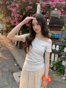 Mixd | Áo Thun Trắng Thiết Kế Hở Vai