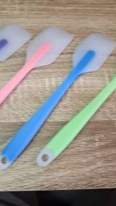 ไม้พายซิลิโคนทนความร้อนความเย็น 28 ซม. ตะหลิว พายทำขนม ทัพพี อุปกรณ์เบเกอรี่ มี 5 สี สินค้าพร้อมส่ง