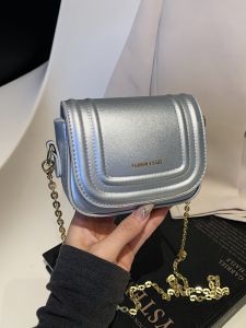 กระเป๋าสะพายข้างทรงสี่เหลี่ยมเล็กหรูหรา กระเป๋าสะพายข้างผู้หญิง สายโซ่ กระเป๋าใส่ลิปสติกแบบลำลอง กระเป๋าสะพายข้างแบบหนัง PU