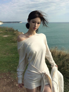 Váy Dài Tay Hở Vai Kiểu Pháp Cho Nữ Mùa Thu 2024 Váy Ngắn Bó Sát Eo Cao Không Đối Xứng Phong Cách Hàn Quốc