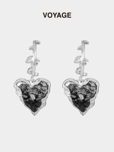 Voyage Elegant Gravel Love Heart Stud Earrings Womens Niche Design Classy Unique Earrings Frosty Style Earrings Earrings