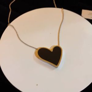 COD - Kalung Titanium Rantai Klavikula Liontin Love Cahaya Hitam Ani Karat Dan Luntur