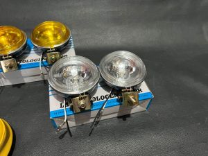 Frontrack rak depan vespa model Foglamp Lampu sorot bilet Premium Tebal Hitam & Putih Coating Detail original import cocok untuk semua jenis vespa Clasik super sprint vbb px excel pts dsb Rak saja boleh. Lampu saja boleh set lebih cakep.     Bagus murah g