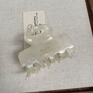 กิ๊บติดผมทรงสี่เหลี่ยมขนาดกลางสไตล์ฝรั่งเศส ที่หนีบผมแบบผูกครึ่งหัว เครื่องประดับผมแบบอ่อนโยนที่ด้านหลังศีรษะ