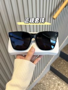 Set of Glasses Myopia Sunglasses Womens Fashionable Clip Polarized UV Protection for Driving Sunglasses Large Frame Can Cover Glasses