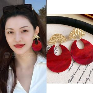 ต่างหูทรงกลมสีแดง ต่างหูแบบติดหูสำหรับผู้หญิง ดีไซน์เก๋ไก๋ แฟชั่นฤดูใบไม้ร่วง/ฤดูหนาว 2024 ใหม่ล่าสุด