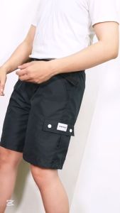 Pakaian Olahraga Nyaman & Short Pants Cargo Parasut Hitam