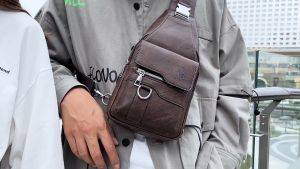 Túi đeo chéo nam Túi đeo ngực da PU chống thấm nước thời trang năng động và phong cách Bag Túi Bao Tử