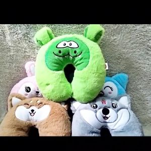 Dreamtoys96 Bantal Leher Karakter Animal Headrest U Kuping Bahan Bulu Rassel