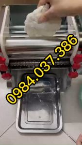 Máy cán bột mì làm sợi bánh canh mì quảng chạy điện Fkm240