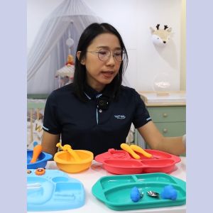 MARCUS & MARCUS ชามซิลิโคน จานข้าวก้นดูด ถาดหลุมอาหารสำหรับเด็ก 6 เดือนขึ้นไป