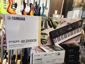 Brandnew Yamaha PSR383 PSR283 electronic keyboard with 61 keys LCD display and control buttons.