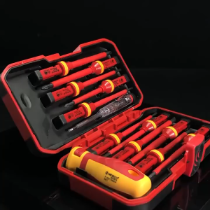 ชุดไขควงฉนวนและหัวไขควง Slotted 13 ชิ้น รับแรงดัน 1000V พร้อมคุณสมบัติแม่เหล็ก สำหรับงานซ่อมเครื่องมือไฟฟ้า