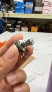 Potensio Mini 3 pin 10k Drat Mono Kaki 3 Lurus Potentio Meter 103