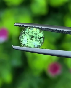 พลอย เขียวส่อง (ฺGreen Sapphire) 1.34 กะรัต (Cts.) พลอยแท้ อัญมณีมงคลประจําวันเกิด เครื่องประดับพลอย