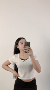 ชุดเซ็ตสองชิ้น เสื้อลูกไม้+กระโปรง ดูเพรียวบางไม่อึดอัด