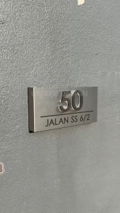 Signage Rumah Stainless Steel / Plat Rumah / Plat Alamat Rumah / Modern House Plate UMAKE DESIGN