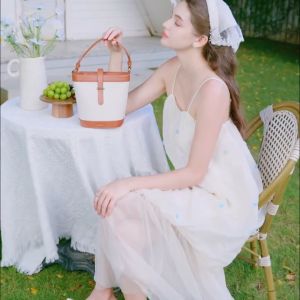 AGE FREE กระเป๋าทรงถัง กระเป๋าใต้วงแขนของผู้หญิงที่หรูหรา อเนกประสงค์ และมีสไตล์ อเนกประสงค์