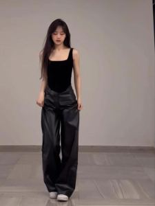 กางเกงขายาวทรงตรงผ้า PU สีดำไซส์ใหญ่สำหรับผู้หญิง กางเกงขายาวทรงหลวมเอวสูงสำหรับผู้หญิงไซส์ใหญ่ฤดูใบไม้ผลิและฤดูใบไม้ร่วง กางเกงขายาวทรงตรงลำลอง