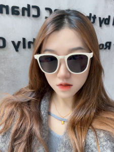 Foldable Sunglasses with Storage Box Womens UV Protection Polarized Driving Sunglasse Fashion Travel Portable Sunglass with Glasses Case