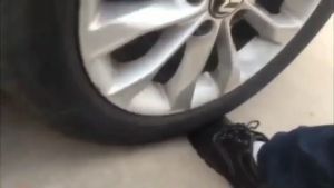 รองเท้าทำงานผู้ชาย หัวเหล็ก ป้องกันการกระแทกและการเจาะ เบา ระบายอากาศ สำหรับไซต์ก่อสร้างและงานเชื่อม