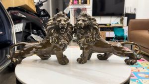 Đôi sư tử bằng đồng hun giả cổ phong thủy cỡ to dài 35cm cao 28cm