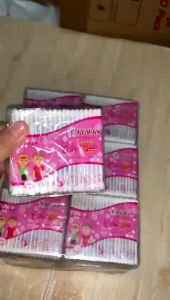 Cotton Bud Kelas Supermarket Merk Random 12 Bungkus isi 240 Stik