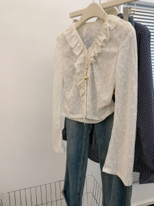 เสื้อเชิ้ตแขนยาวสีขาวสไตล์ฝรั่งเศส ดีไซน์เก๋ไก๋ ดีเทลขอบใบไม้ ทรงเข้ารูป เสื้อผ้าทำงานสำหรับผู้หญิง ฤดูใบไม้ร่วง 2024