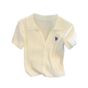 PAIBOLI | เสื้อยืดแขนสั้นถักสีขาวสำหรับผู้หญิง ทรงเข้ารูป สไตล์ฝรั่งเศส คอลเลกชันฤดูร้อน 2025 เสื้อตัวบนคอเหลี่ยม ทรงเข้ารูป ไซส์เล็ก
