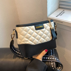 กระเป๋าสะพายข้างผู้หญิงทรงสี่เหลี่ยมเล็กแบบลำลอง กระเป๋าสะพายไหล่ข้างเดียว สายโซ่ กระเป๋าสะพายข้าง กระเป๋าสะพายข้างแบบลำลอง