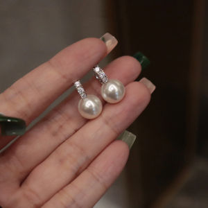 Fashionable S925 Silver Pearl Earrings Luxury Sensation Christmas Theme Fashion Jewelry Pearl Stud Earrings for Women