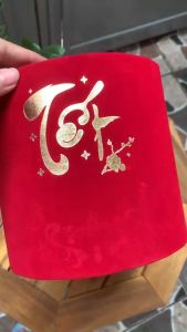 Trụ Nhung Đỏ chữ Việt cắm Hoa Đông Đào Hoa Kẽm Nhung Loại Đẹp - Trụ hoa ngày tết