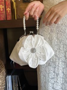 New Chinese Style Han Dynasty Niche Style Pearl Hand Five Petal Flower White Court Style Cheongsam Bags Fairy Handbag Womens Bag