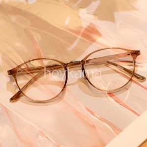 Heykama Frame Kacamata Chita (Lentur): Panduan Pembelian & Fitur\\n\\n Deskripsi Produk\\n\\nHeykama Frame Kacamata Chita adalah pilihan sempurna bagi Anda yang mencari kacamata lentur dan berkualitas tinggi. Dengan desain stylish dan ringan, frame ini cocok untuk kegiatan outdoor dan sehari-hari. Berikut adalah detail produk:\\n\\n Bentuk & Desain\\n\\nFrame Chita memiliki bentuk bulat yang menarik dan unisex, sehingga bisa dipakai oleh cewek dan cowok. Desainnya modern dan elegan, membuatnya cocok untuk berbagai gaya.\\n\\n Warna & Material\\n\\nFrame Chita tersedia dalam tiga warna: Black Glossy, Mist, dan Crystal. Frame ini terbuat dari bahan berkualitas tinggi, kokoh, ringan, dan lentur.\\n\\n Cara Order Frame + Lensa (Ganti Lensa)\\n\\nHeykama menerima permintaan ganti lensa untuk frame Chita. Berikut adalah langkah-langkah order:\\n\\n Langkah-langkah Order\\n\\n1. Pilih 2 barang yang akan Anda pesan: 1 frame dan 1 lensa.\\n2. Pilih frame di search \"Frame\".\\n3. Pilih warna frame yang Anda inginkan.\\n4. Pilih lensa di search \"Lens\".\\n\\n Jenis Lensa yang Diterima\\n\\nHeykama menerima berbagai jenis lensa standar optik, termasuk:\\n\\n* Lensa antiradiasi\\n* Lensa blueray\\n* Lensa photochromic\\n* Lensa bluechromic\\n* Lensa sunglasses\\n\\nLensa ini cocok untuk mata normal, minus, plus, minus&cyl, plus&cyl, dan progressive.\\n\\n Bonus & Garansi\\n\\n Hardcase & Lap\\n\\nSetiap pembelian frame Chita dilengkapi dengan hardcase dan lap gratis.\\n\\n Jaminan Kualitas\\n\\nHeykama menjamin kualitas frame Chita. Jika Anda tidak puas dengan produk, Anda dapat menghubungi layanan pelanggan kami untuk bantuan.\\n\\nJadi, tunggu apa lagi? Pesan Heykama Frame Kacamata Chita sekarang dan nikmati pengalaman menggunakan kacamata berkualitas tinggi dengan desain stylish!\\n\"\n}